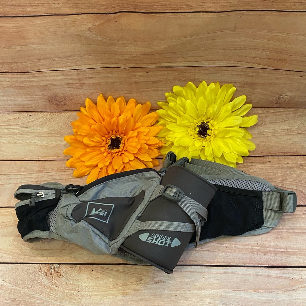 REÍ run hydration belt